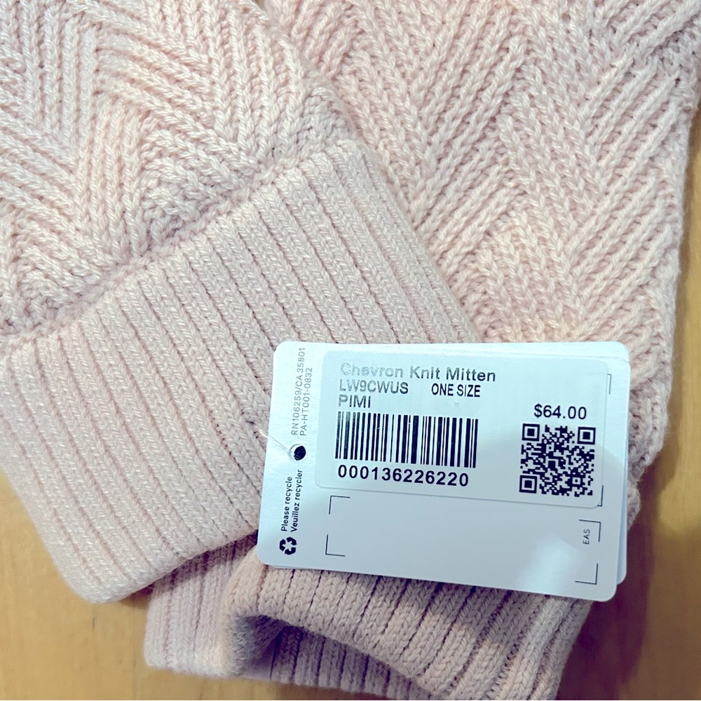 NWT Lululemon Knit Chevron Mittens